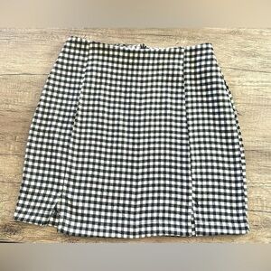 Love on a hanger Black and White Plaid skirt Size Small